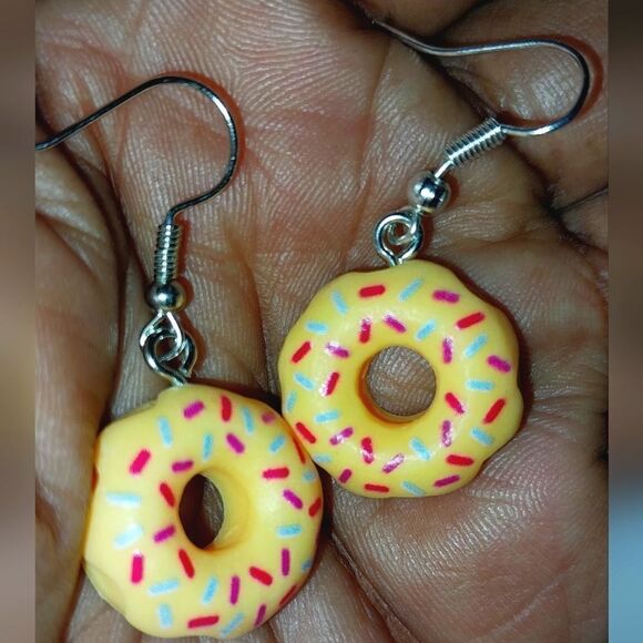 Hand crafted doughnut dangle earrings - Picture 6 of 6